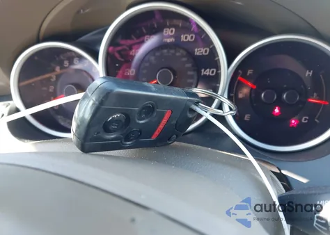 2011 Acura Rl 3.7 z USA, uszkodzony, nr VIN JH4KB2F66BC000174